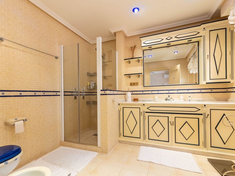 Villa for Sale in Los Monteros, Malaga 44