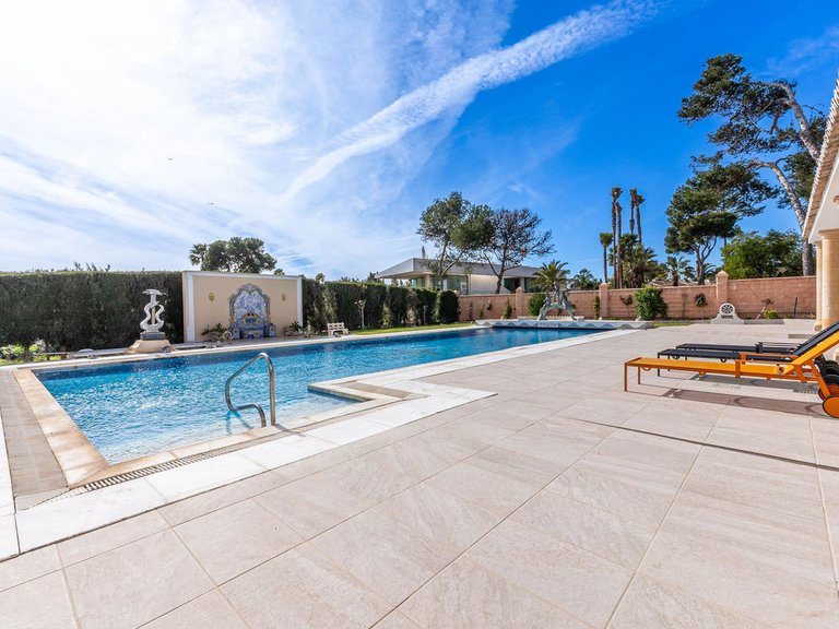 Villa for Sale in Los Monteros, Malaga 52