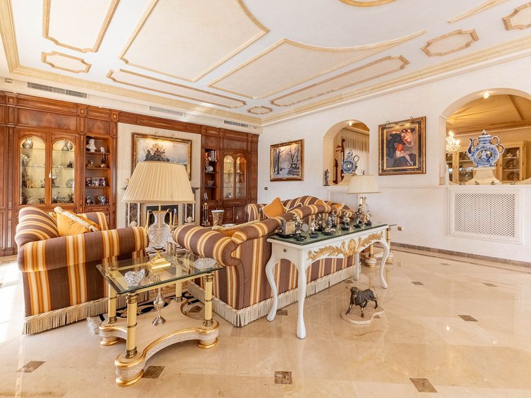 Villa for Sale in Los Monteros, Malaga 6