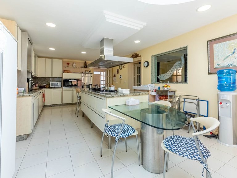 Villa for Sale in Los Monteros, Malaga 60