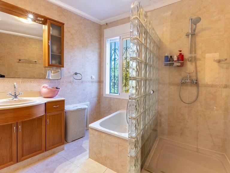 Villa for Sale in Los Monteros, Malaga 62