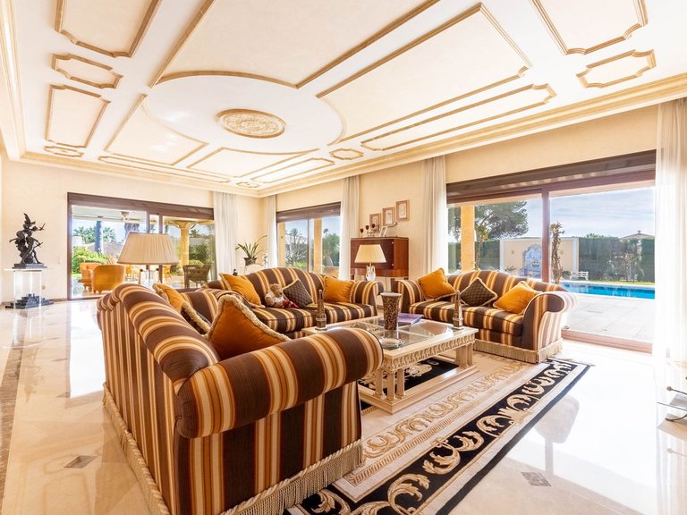 Villa for Sale in Los Monteros, Malaga 7