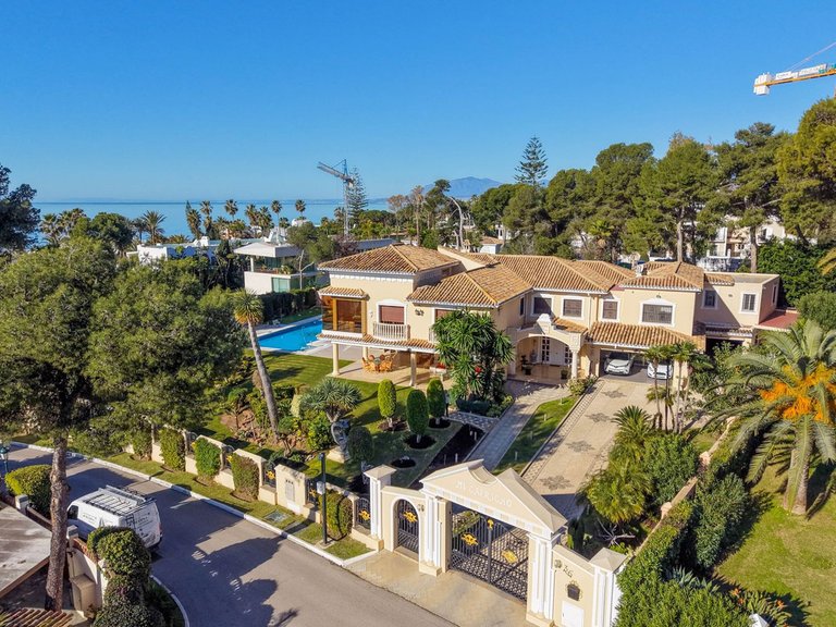 Villa for Sale in Los Monteros, Malaga 72