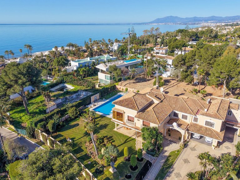 Villa for Sale in Los Monteros, Malaga 74