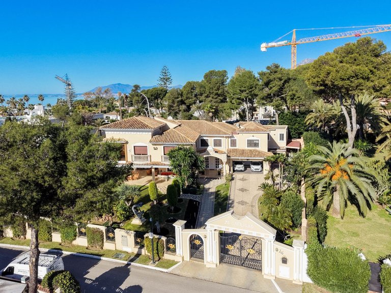 Villa for Sale in Los Monteros, Malaga 75