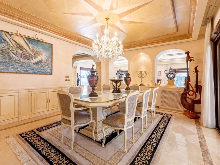 Villa for Sale in Los Monteros, Malaga 9