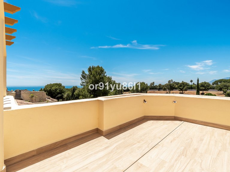 Villa for Sale in Nagüeles, Malaga 11