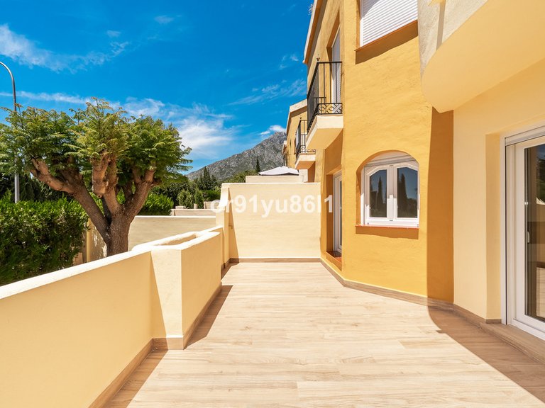 Villa for Sale in Nagüeles, Malaga 20