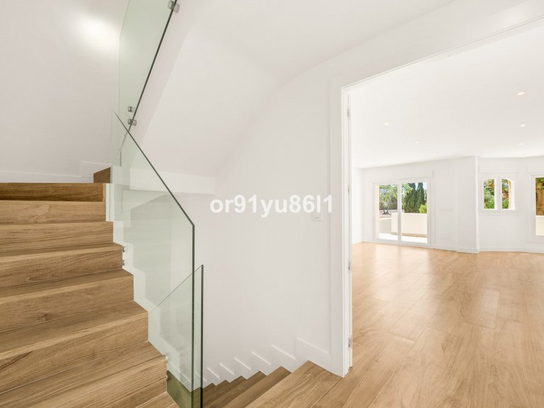 Villa for Sale in Nagüeles, Malaga 9