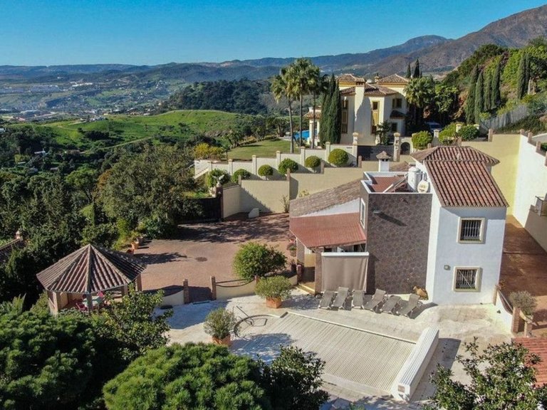 Villa for Sale in Estepona, Malaga 15