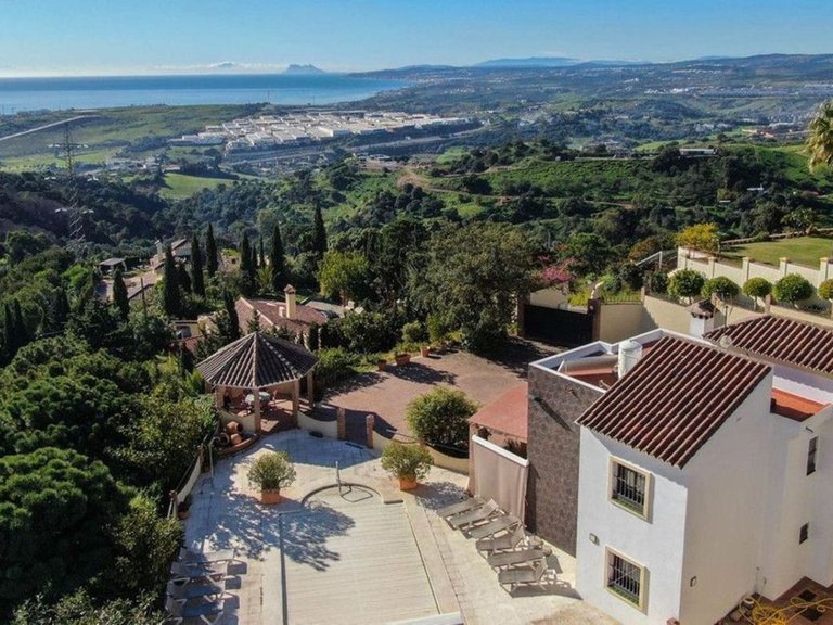 Villa for Sale in Estepona, Malaga 2