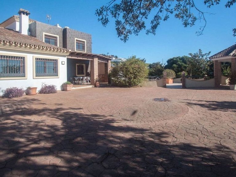 Villa for Sale in Estepona, Malaga 5