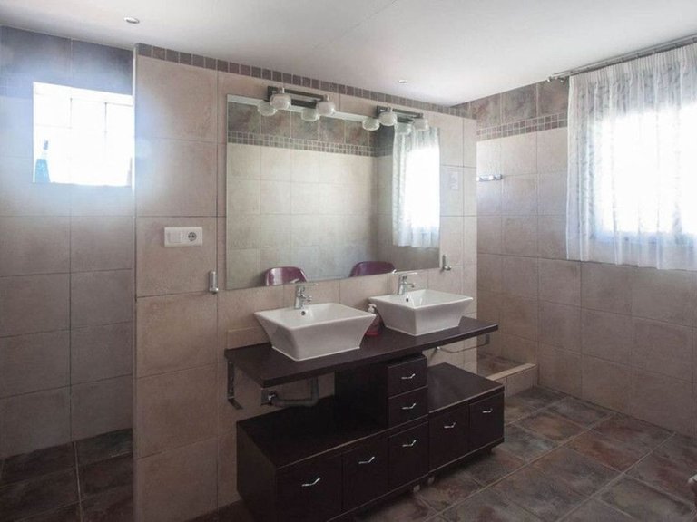 Villa for Sale in Estepona, Malaga 8
