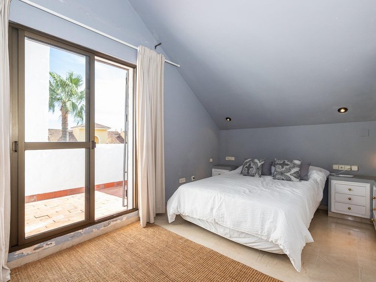 Villa for Sale in Estepona, Malaga 17
