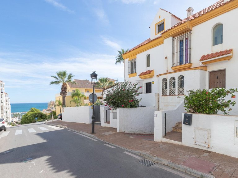 Villa for Sale in Estepona, Malaga 2