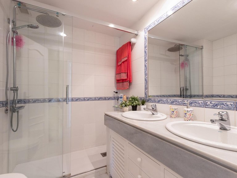 Villa for Sale in Estepona, Malaga 28