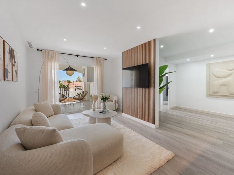 Apartment for Sale in Nueva Andalucía, Malaga 1