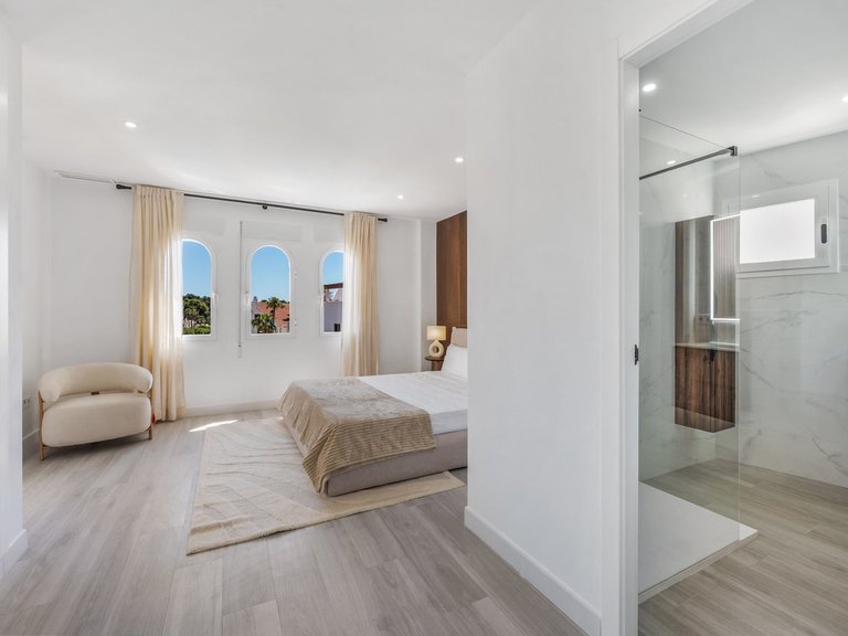 Apartment for Sale in Nueva Andalucía, Malaga 11