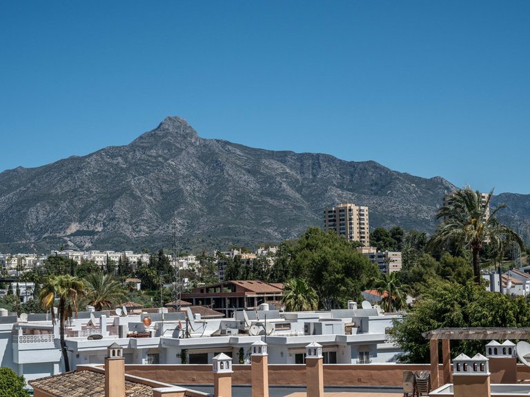 Apartment for Sale in Nueva Andalucía, Malaga 17