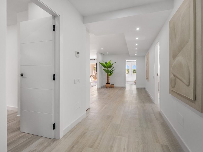Apartment for Sale in Nueva Andalucía, Malaga 18