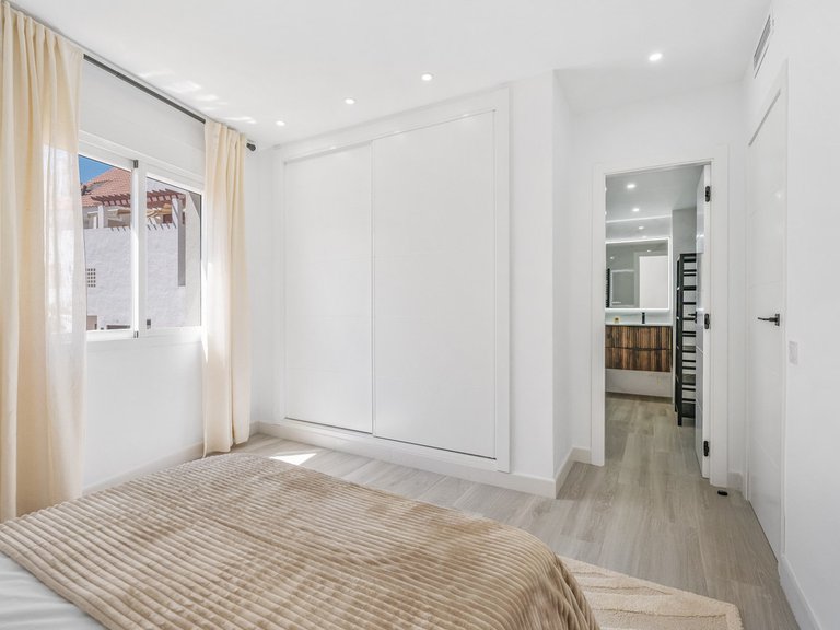 Apartment for Sale in Nueva Andalucía, Malaga 21