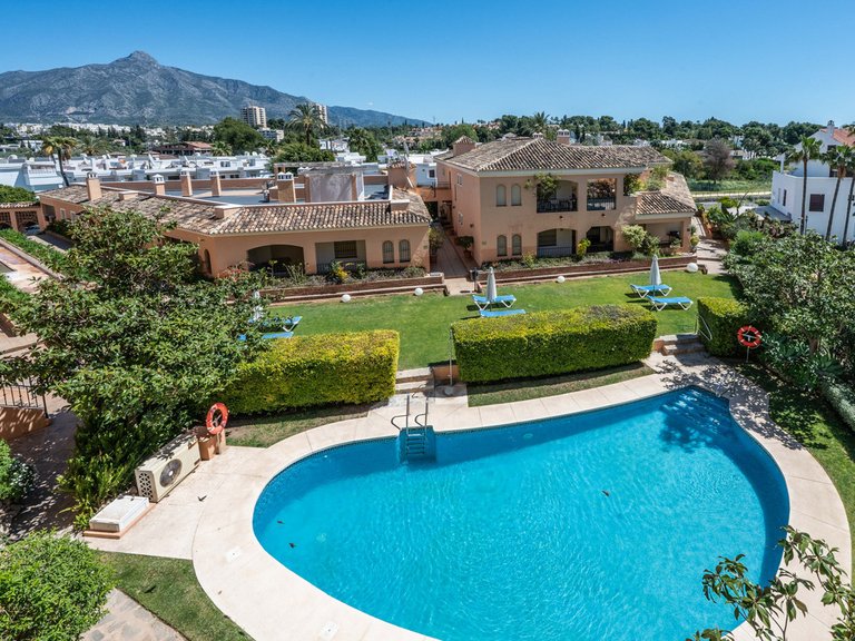Apartment for Sale in Nueva Andalucía, Malaga 25