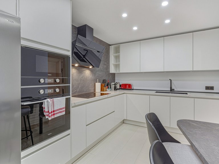 Apartment for Sale in The Golden Mile, Malaga 13
