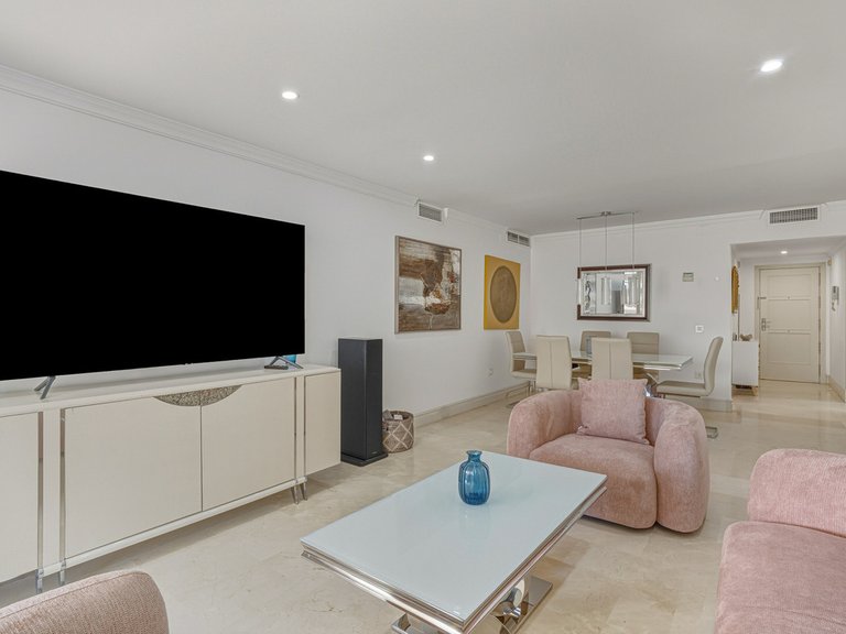 Apartment for Sale in The Golden Mile, Malaga 18