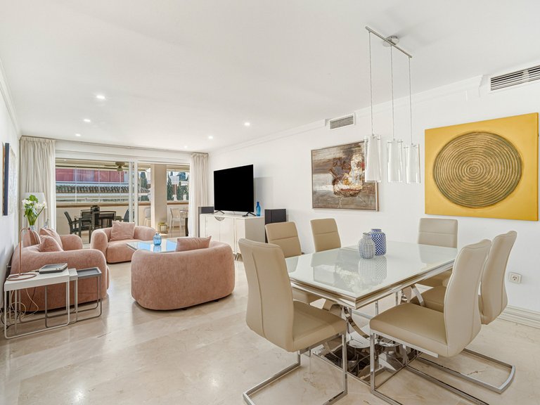 Apartment for Sale in The Golden Mile, Malaga 2
