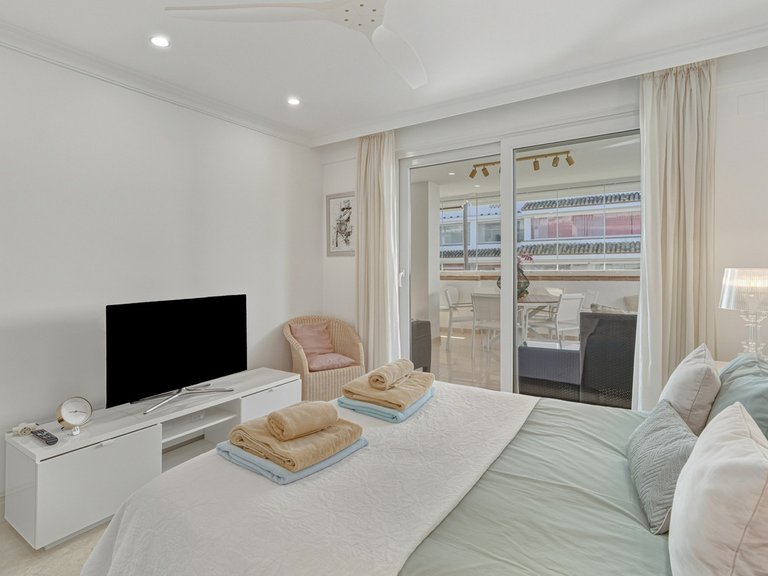 Apartment for Sale in The Golden Mile, Malaga 21