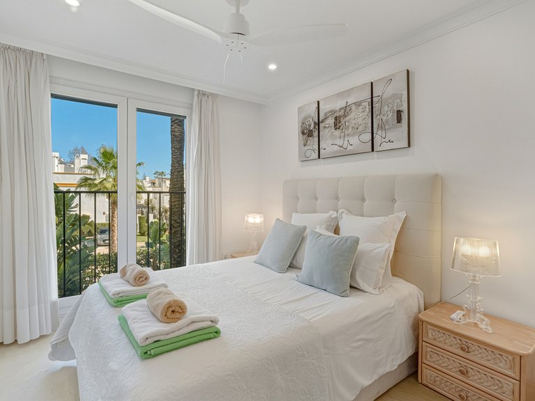 Apartment for Sale in The Golden Mile, Malaga 25