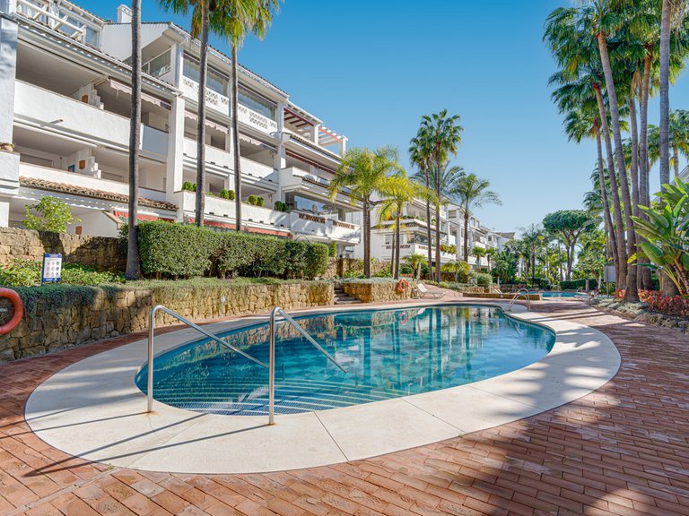 Apartment for Sale in The Golden Mile, Malaga 33