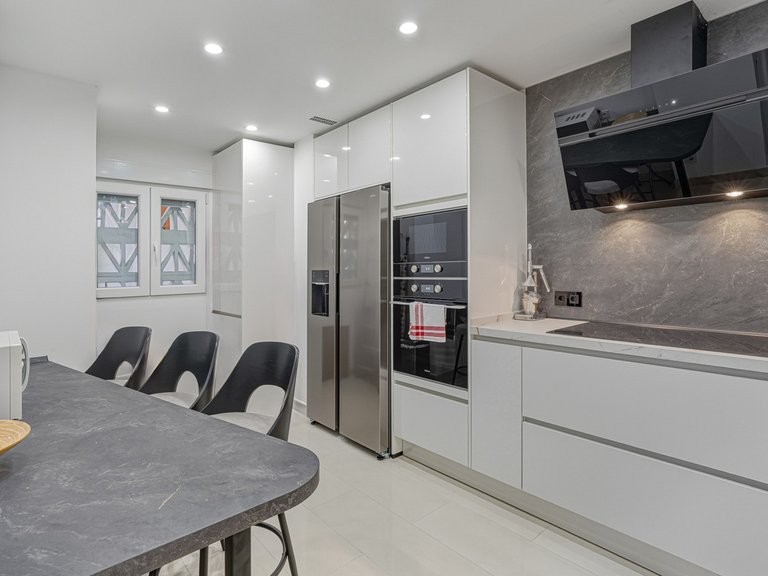 Apartment for Sale in The Golden Mile, Malaga 4