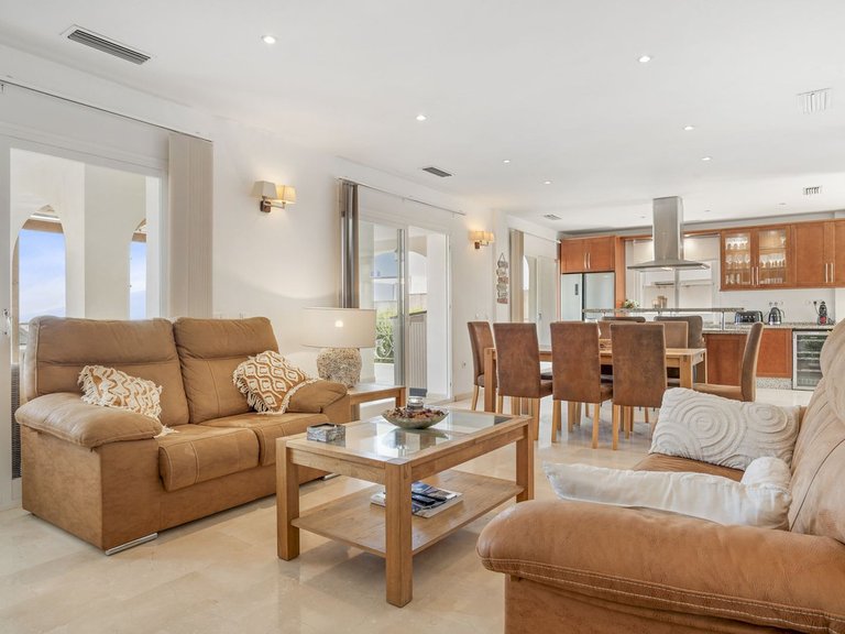 Villa for Sale in Cerros Del Aguila, Malaga 12
