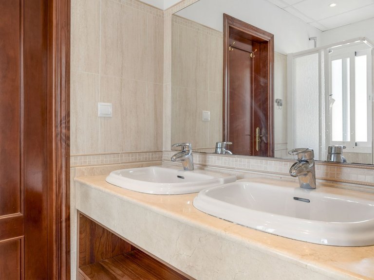 Villa for Sale in Cerros Del Aguila, Malaga 44