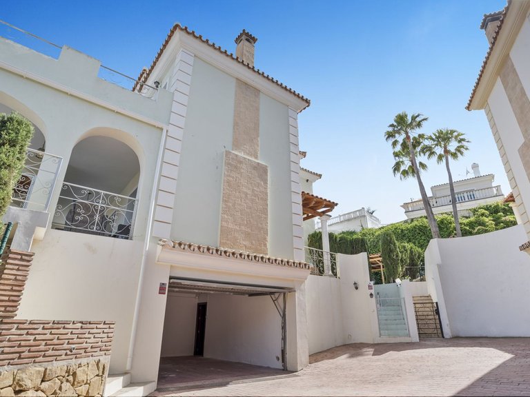 Villa for Sale in Cerros Del Aguila, Malaga 5