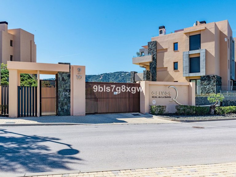 Apartment for Sale in La Quinta, Malaga 10