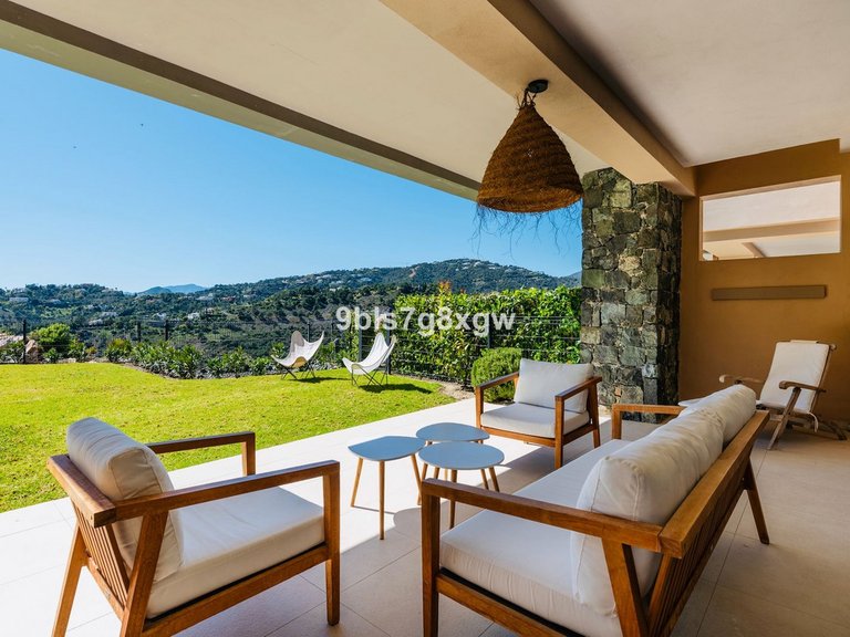 Apartment for Sale in La Quinta, Malaga 2
