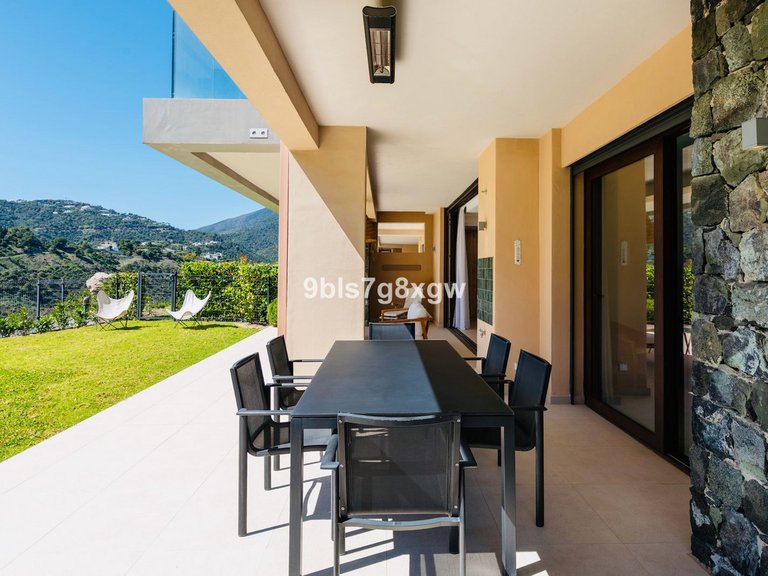 Apartment for Sale in La Quinta, Malaga 24