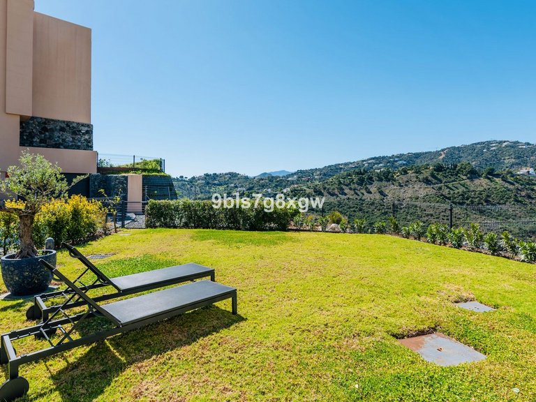 Apartment for Sale in La Quinta, Malaga 27