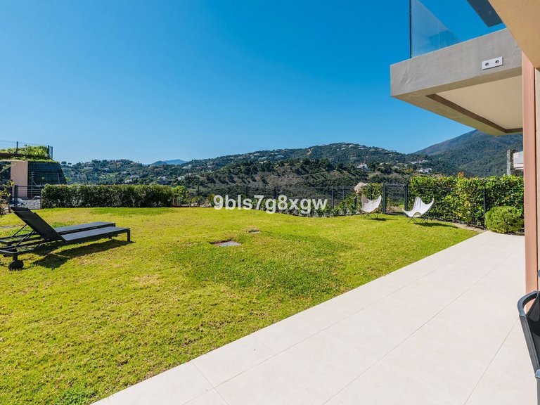 Apartment for Sale in La Quinta, Malaga 29