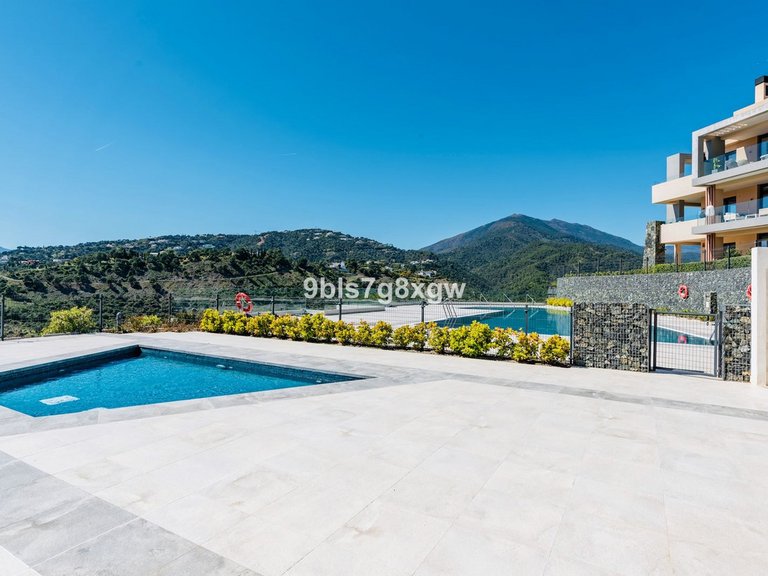 Apartment for Sale in La Quinta, Malaga 31