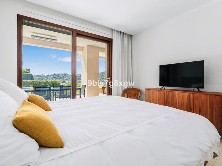 Apartment for Sale in La Quinta, Malaga 5