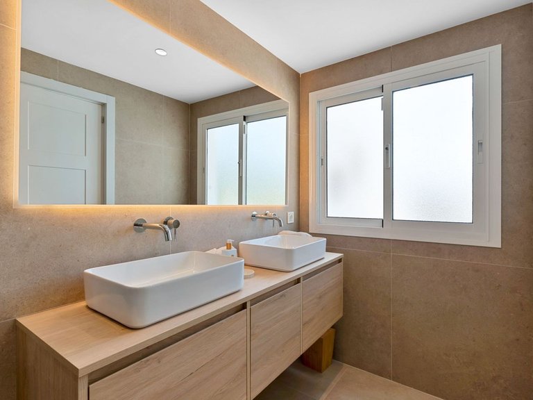 Villa for Sale in Nagüeles, Malaga 15
