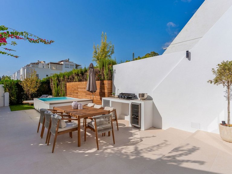 Villa for Sale in Nagüeles, Malaga 22