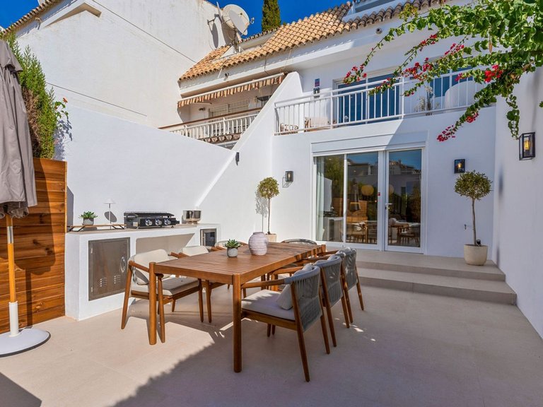 Villa for Sale in Nagüeles, Malaga 23