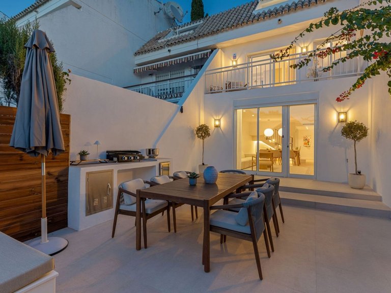 Villa for Sale in Nagüeles, Malaga 29