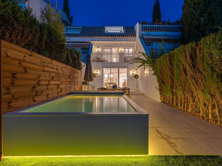 Villa for Sale in Nagüeles, Malaga 30
