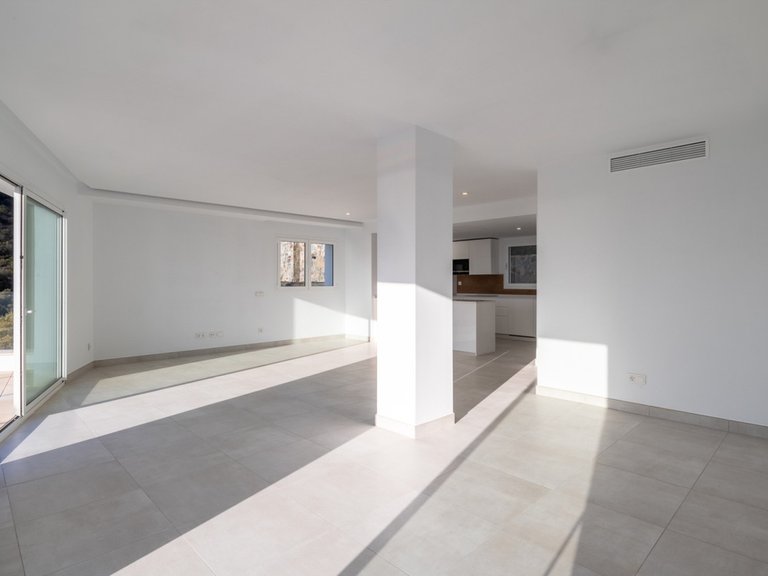 Apartment for Sale in Altos De Los Monteros, Malaga 4