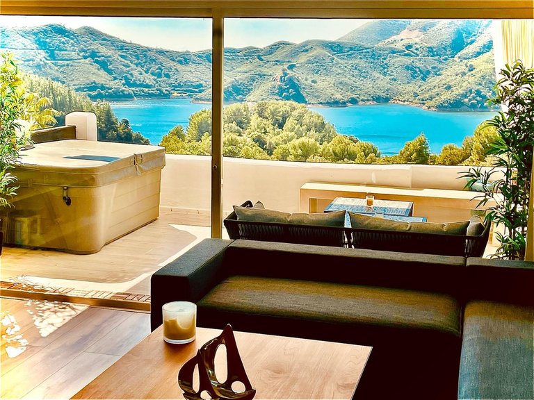 Villa for Sale in Istán, Malaga 1